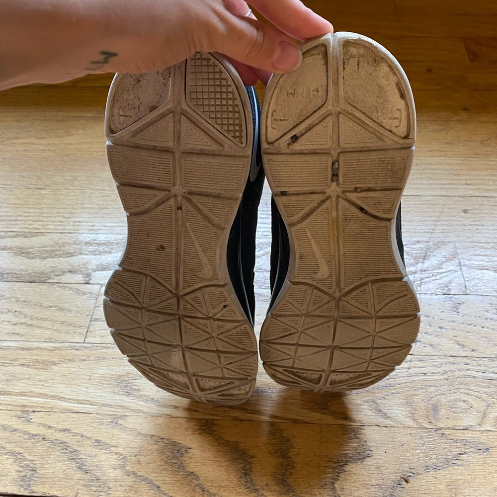 Used Nikes - Picture 2 of 4